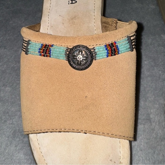 Minnetonka Suede Leather Slide Sandals Beaded - Picture 5 of 13